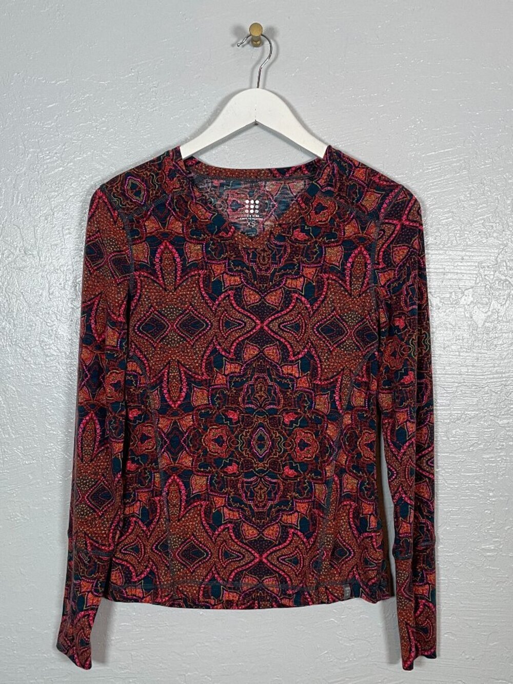 Title Nine Women XS Blue Orange Pink Kaleidoscope Matahari Shirt Long Sleeve